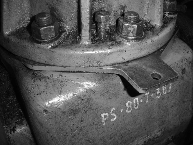 Zmiana stopnia sprężania i jej wpływ na właściwości rozruchowe silników... Rys. 3. Fragment wystającej podkładki zamontowanej na silniku SB-3.1 Fig. 3. A fragment of the protruding washer mounted on the SB-3.