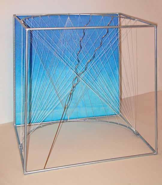 PAWEŁ BONIECKI Przestrzeń zakłócona 48 x 48 x 51 cm, technika własna, 2016 Poznaniak.