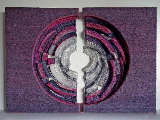 JANINA GAJSKA-BRUZDOWICZ Przemiana dyptyk 60 x 40 x 4 cm, 60 x 41 x 4 cm; technika własna: tkanie, sklejanie, formowanie; 2016 Ukończyła Państwową Szkołę Sztuk Plastycznych w Poznaniu Wydział