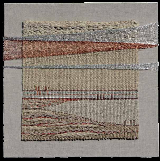 AGNIESZKA JAKUBCZYK IRLANDIA/ IRELAND Pejzaż prawie horyzontalny 28 x 28 cm, technika: tkactwo z elementami dziewiarstwa, 2016 Ukończyła Uniwersytet Ludowy w Turnie koło Białobrzegów Radomskich a