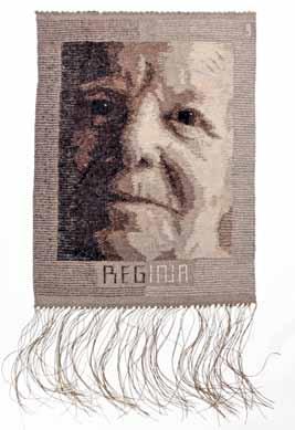 ANNA JESINOWICZ-NGUYEN Regina 63 x 46 cm, technika: gobelin, 2016 Urodziła się w 1956 r. w Głogowie. Ukończyła ASP w Krakowie, Wydział Konserwacji Dzieł Sztuki (1980). Od 1999 r.