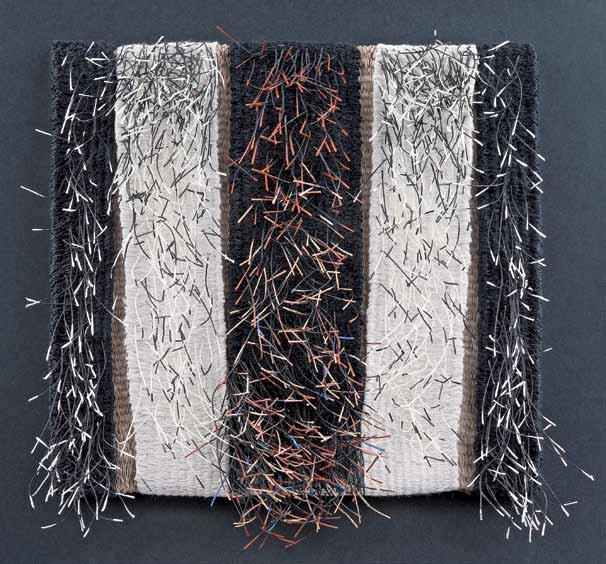 ELŻBIETA NAWROCKA-STANIECKA Adagio 28,5 x 29,5 x 2 cm, technika mieszana: tkanina, aplikacja, haft; 2016 Urodziła się w 1948 r. w Łodzi. Ukończyła PWSSP im. Wł.