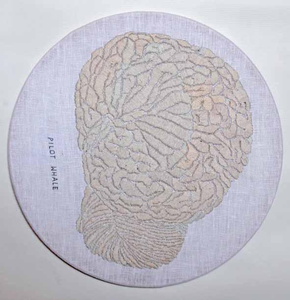 ELWIRA SZTETNER Cerebrum Ø 30 cm, technika: haft na lnie, 2016 Ukończyła Akademię Sztuk Pięknych w Warszawie Wydział Malarstwa (2006). Dyplom z Malarstwa w Pracowni prof.