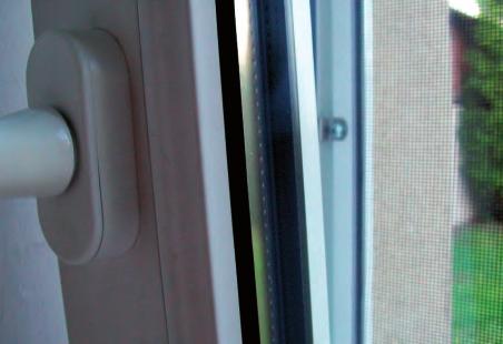 Moskitiera stała doskonale sprawdza się w oknach, które otwierane są wyłącznie w celu