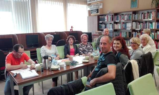 Rysunek 7.Moderowane spotkanie z pracownikami Biblioteki Publicznej i uczestnikami spaceru badawczego Do poruszanych wątków należały: 1.