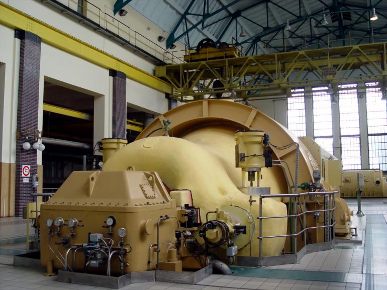 Turbina 4UCK65 Elektrowni Szczecin Pompy wody zasilającej Każdy blok w Elektrowni Dolna Odra posiada trzy pompy wody zasilającej, o wydajności 100 kg/s (396 t/h) i ciśnieniu tłoczenia 18,87 MPa