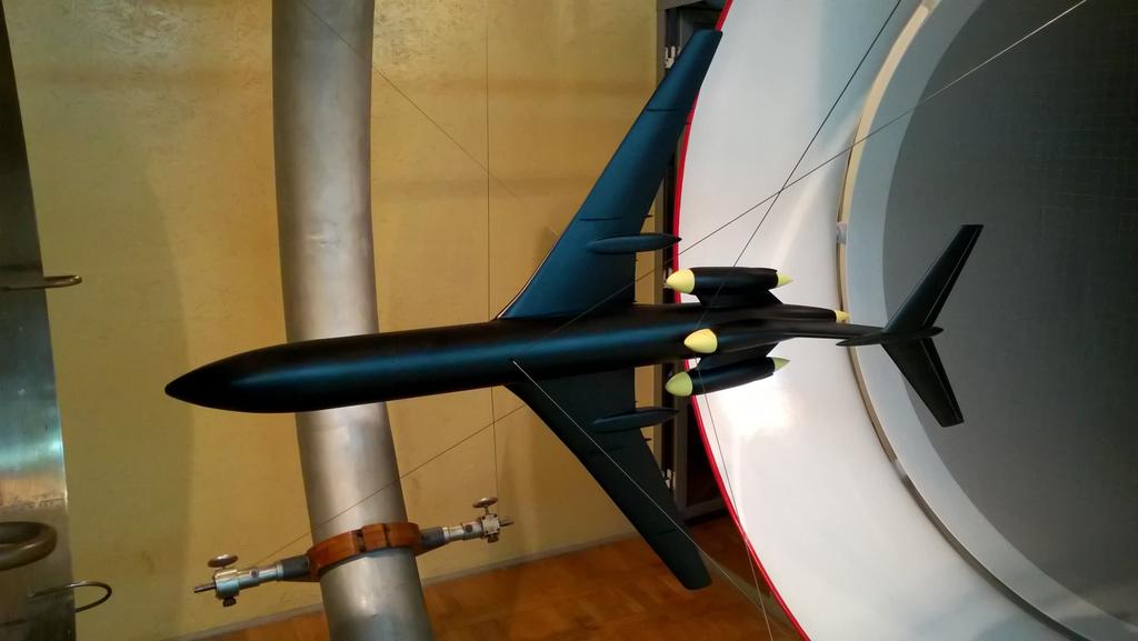 Doświadczalne charakterystyki aerodynamiczne modelu samolotu Tu-154M w