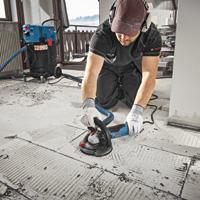 diamentów zapewnia wysoką wydajność usuwania materiału GSH 11 VC 1.700 W 23 J Liczba udarów 900 1.700 min -1 Poziom wibracji 8 m/s 2 11,4 kg o wartości ok. 240 PLN netto! GSH 11 VC Nr zam. 0.611.336.