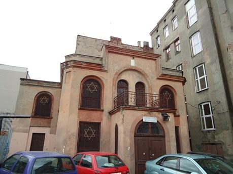 Str.12 Synagoga Reicherów Na zakończenie naszej wędrówki warto udać się do Synagogi Reicherów na ul. Rewolucji 1905 roku nr 28.