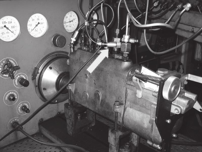 62 W. Lotko, K. Górski Rys. 3. Widok stanowiska badawczego SPP-1 wyposaonego w czujnik zmian cinienia w przewodzie wtryskowym paliwa. Fig. 3. The view of SPP-1 test bench equipped with fuel pressure sensor.