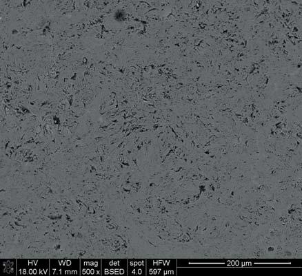 SEM micrographs of polished sections of samples red at 1350 ºC: a) material made from kaolin S, b) material made from kaolin Z. ilo mullitu jest wi ksza w tworzywach z kaolinu Z.