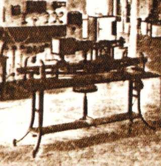 Inny model mikroskopu Reicherta pokazany został w książce Leonida Litinsky'ego z Lipska pt. "Prüfanstalt für Feuerfeste Materialien" (Springer, Berlin 1930).