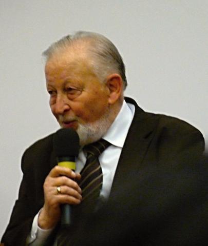 Ryc. 7. Prof. Janusz Hereźniak przemawia po otrzymaniu Złotego Ekslibrisu w Łodzi, 2014 (fot. M. Tomczyk). Fig. 7. Professor Janusz Hereźniak speaks after receiving of the Golden Exlibris in Łódź, 2014 (photo M.
