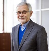 Dr Jarosław Sokołowski absolwent Uniwersytetu Łódzkiego, autor ponad 90 publikacji naukowych, autor i współautor kilkunastu pozycji książkowych.