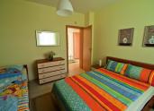 Apartament A na piętrze (60 m2): 2 pokoje sypialne (2+3), pokój dzienny z