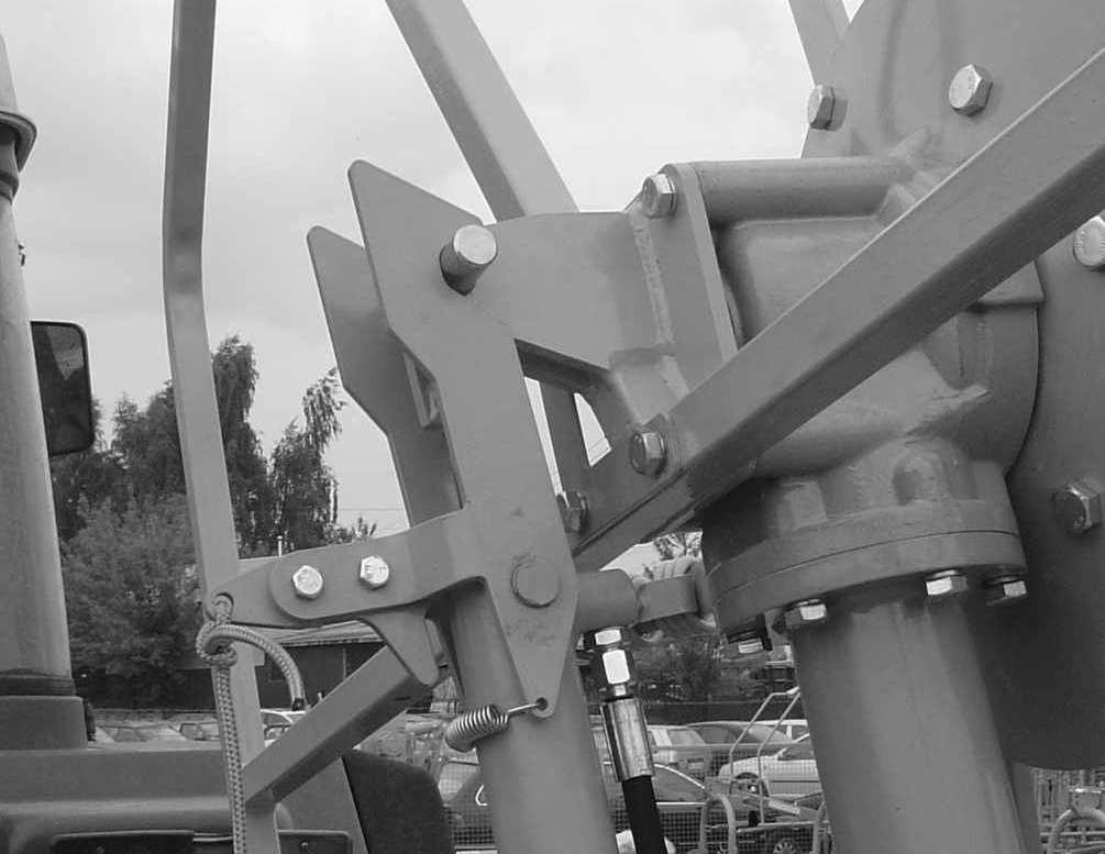 50 cm nad podłożem, mechanizm kopiowania przetrząsacza znajdzie się w pozycji przedstawionej na Rys. 12.