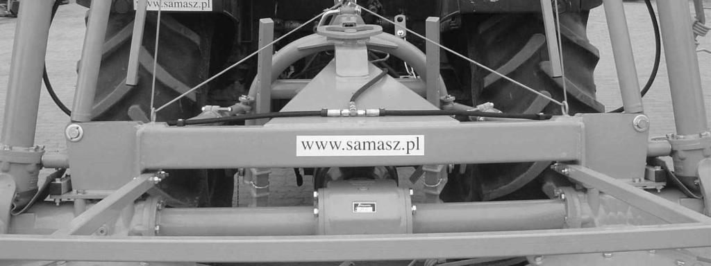 Przestawienie przetrząsacza z położenia transportowego w robocze upewnić się, czy miejsce gdzie będziemy opuszczać maszynę jest wolne i czy w pobliżu nie znajdują się inne osoby, opuścić przetrząsacz