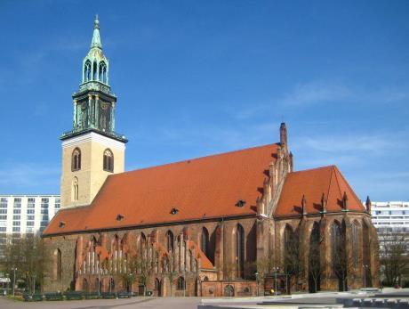 Mikołaja (kolebka Berlina), Lustgarten, Katedrę Berlińską, Wyspę Muzeów (z zewnątrz); Przejazd autokarem: Aleja pod Lipami (Zbrojownia, Uniwersytet Humboldtów, Katedra Św.