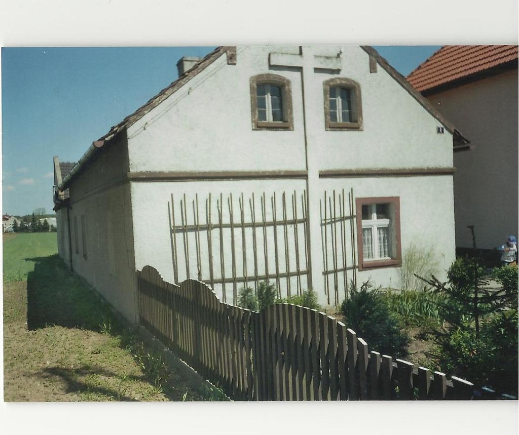 Krzyż na domu państwa Bergerów w Przysieczy, ul.