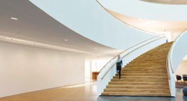 Architekt Eduardo Simarro z biura L-35 Arquitectos zaprojektował falującą pośrodku