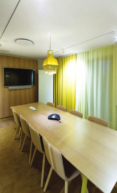 OBIEKTY REFERENCYJNE ŚWIAT PROSTOTY Sala konferencyjna, lobby czy restauracja sufity ROCKFON Mono Acoustic to idealne rozwiązanie do każdej przestrzeni, a nie tylko do dużych, spektakularnych