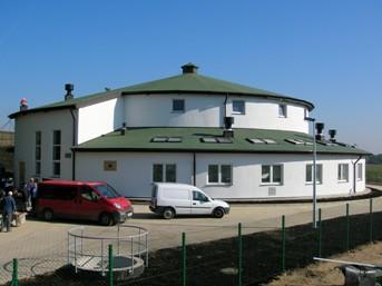 Jeszcze większym osiągnięciem było otrzymanie w 2010 roku dotacji w kwocie aż 11 720 458,32 zł na budowę kanalizacji ściekowej w miejscowościach Snopków, Jastków i Panieńszczyzna w ramach unijnego