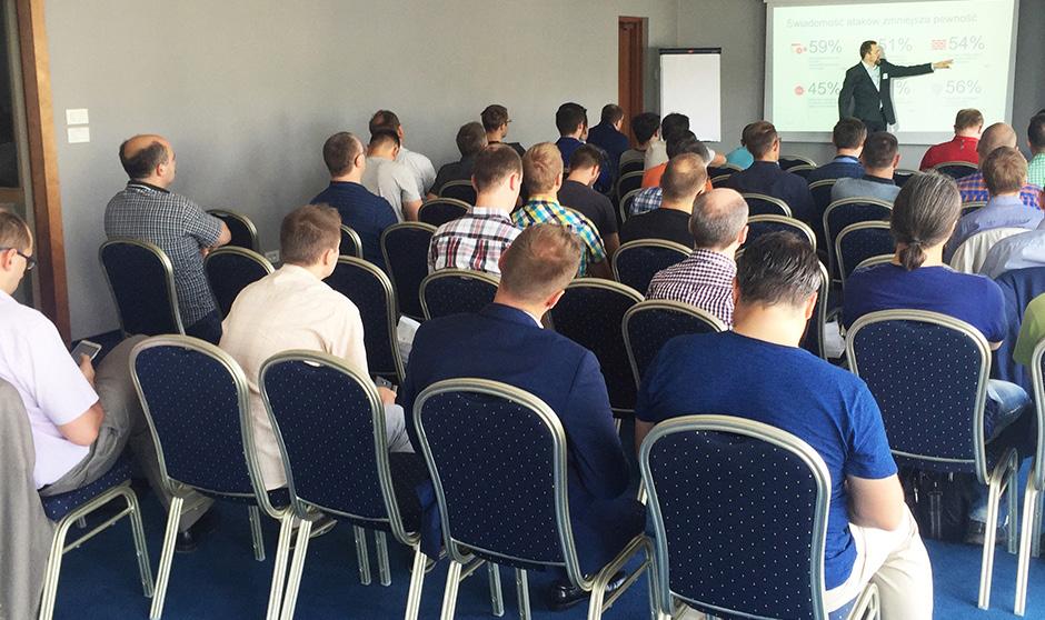 Numer: II/2016 (135) SOLIDEX Boat Show zbuduj bezpieczną sieć z SOLIDnymi Expertami Tej wiosny SOLIDEX wraz z Partnerem technologicznym