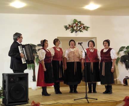 širokej škály záujmov miestneho obyvateľstva ako hlavnej cieľovej skupiny.