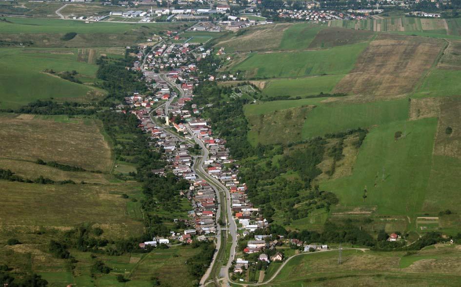 Obec Dubovica Obec Dubovica leží v severozápadnej časti Šarišskej vrchoviny v nadmorskej výške 420 m n.m.. Prvá písomná zmienka o obci pochádza z roku 1278, keď ju odkúpili od zemana Butka Tekulovci.