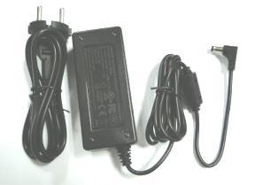 1.4 W Y P O S A Ż E N I E Zasilacz Dysk CD z oprogramowaniem komputerowym do obsługi kasy Kabel komunikacyjny USB A