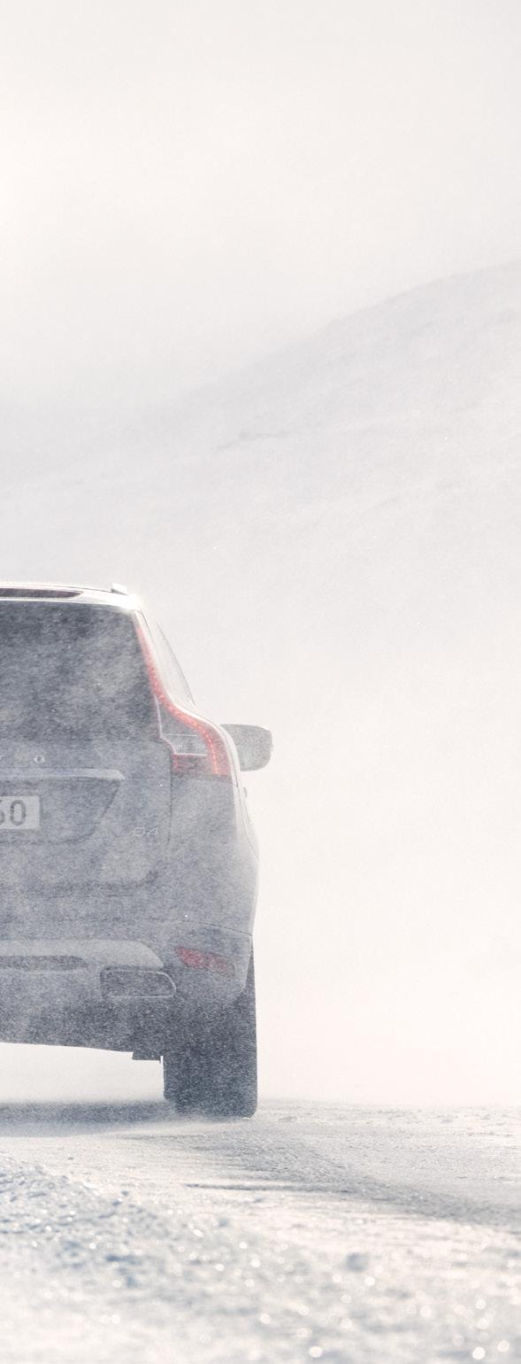 TESTY OPON ZIMOWYCH W NOWYCH MODELACH VOLVO Podczas testu na torze o długości 12 kilometrów kierowcy oceniają różne właściwości opon wrażliwość na zmianę kierunku jazdy, zachowanie na śniegu, na