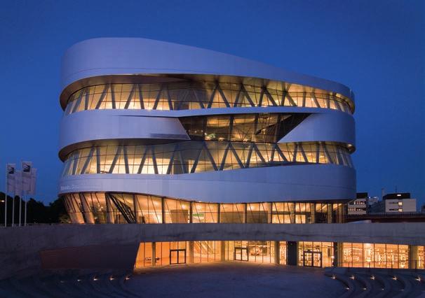 wzdłużnymi STUTTGART, MUZEUM MERCEDES BENZ ułożone