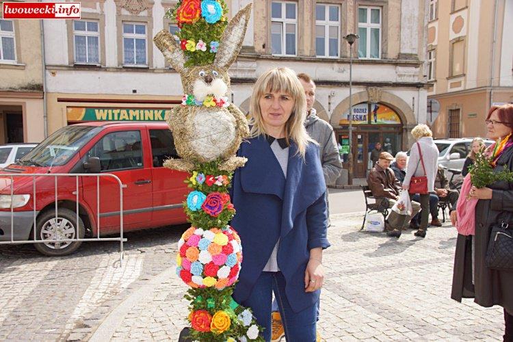 Motywem centralnym palmy był tu zając.