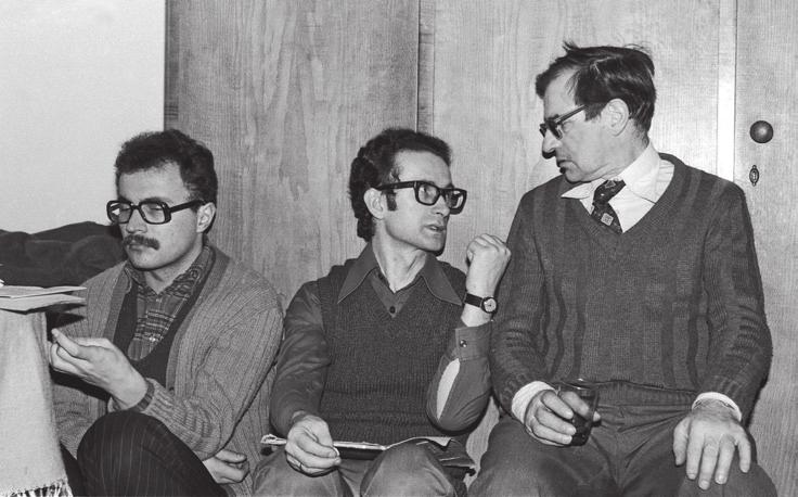 VI Spotkanie Ogólnopolskie Rady Sygnatariuszy ROPCiO w mieszkaniu Kazimierza Janusza w Warszawie, styczeń 1980 r. Od lewej: Marian Piłka, Andrzej Woźnicki, Jan Zapolnik. Fot.