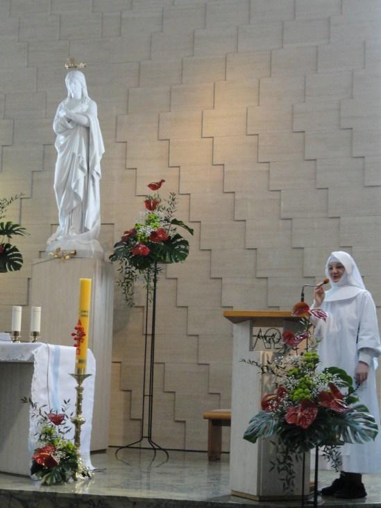 Religie świata Dnia 10 maja z uczniami klasy 3d wybraliśmy się w niezwykle interesującą podróż po arkanach największych religii świata.