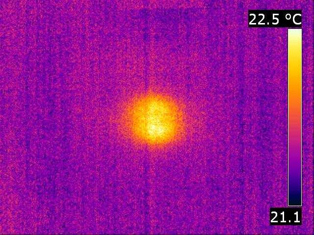 termowizyjny obraz rozkładu temperatury na powierzchni piasku po 3-minutowym nagrzewaniu.