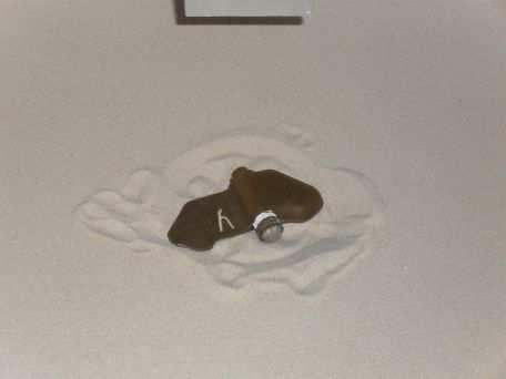 obtained after 3 minutes of microwave heating. The central hot spot indicates the landmine position a) b) c) Rys. 7.