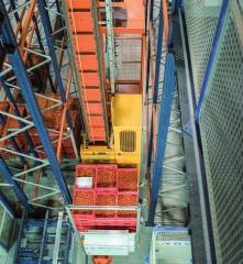 (Granada), w dwa nowe magazyny: automatyczny magazyn produktów świeżych oraz magazyn z regałami przesuwnymi Movirack przeznaczony na opakowania oraz materiały eksploatacyjne.