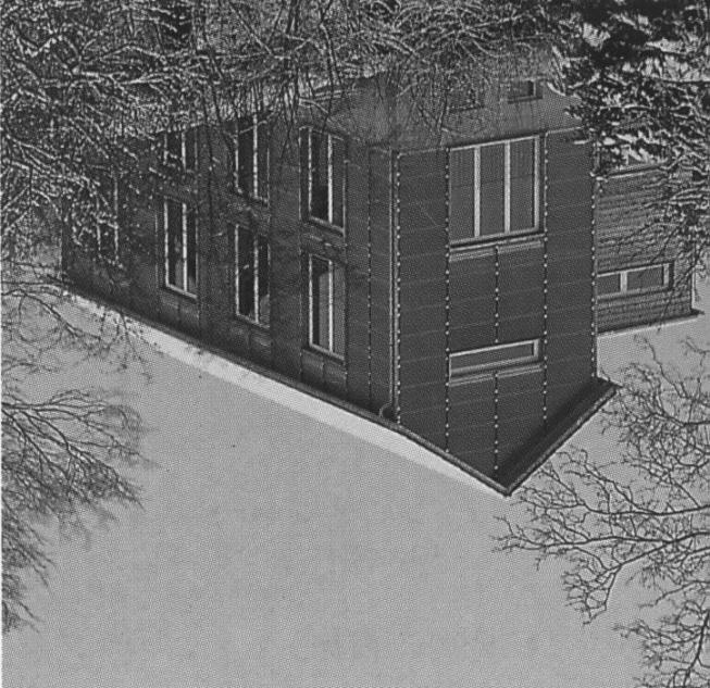 179 Il. 3. Low-tech, dom jednorodzinny w Aargau, Szwajcaria. Arch. T. Schreiber. Forma budynku inspirowana stylem regionalnym.