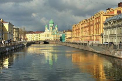 16-17h00 przyjazd, zakwaterowanie w hotelu, obiadokolacja, po obiadokolacji dla chętnych krótki spacer z pilotem po miasteczku: Rynek Zygmunta Augustowa z XVI w.