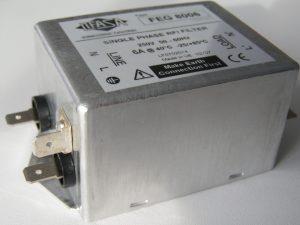 Filtry wejściowe EMC Filtr przeciwzakłóceniowy definiowany jest w ten sposób, że działa on przez eliminację niepotrzebnych części widma sygnałów elektrycznych to jest tych części które nie zawierają