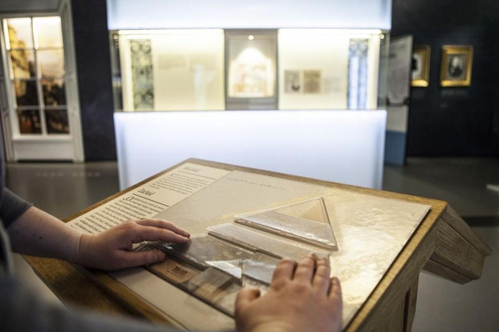 Przykłady dobrych praktyk w obszarze dostępności w obiektach nowo powstałych Muzeum Historii Żydów Polskich POLIN w Warszawie Muzeum realizuje dostępność na wielu płaszczyznach: - dojazd do