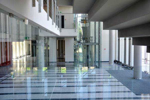 Foyer sali koncertowej (źródło: http://www.mkidn.gov.pl/pages/posts/inauguracja-sali-koncertowejakademii-muzycznej-w-lodzi-4186.php) [dostęp: 01.10.