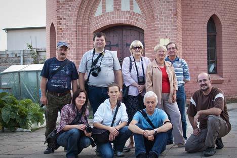 Jest wśród nich także kilku byłych mieszkańców Nowego, którzy obecnie mieszkają za granicą i gdy tylko jest ku temu okazja, to z aparatem w ręku zwiedzają z nami rodzinne strony.