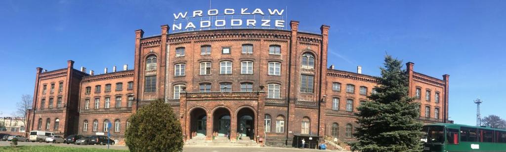 węźle integracyjnym obsługującym pasażerów komunikacji kolejowej, autobusowej i tramwajowej. Nieruchomość traktowana funkcjonalnie jako Zespół Dworca Wrocław Nadodrze.