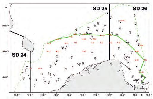 Rys. 1. Miejsca zaciągów (czarne krzyżyki) i stacji hydrologicznych (czerwone kropki) oraz przebieg profilu hydrologicznego (zielona linia) w rejsie badawczym r.v. Baltica (luty/marzec 2017 r.). Numeracja zaciągów odpowiada kolejności ich wykonania w rejsie.