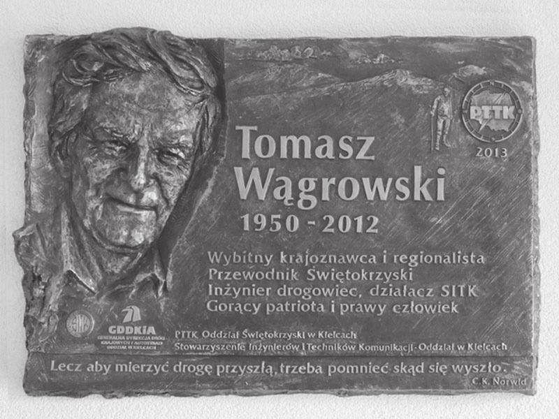 284 Kronika Dla upamiętnienia Jego dokonań z inicjatywy Oddziału Świętokrzyskiego PTTK w Kielcach, Kieleckiego Oddziału Głównej Dyrekcji Dróg Krajowych i Autostrad oraz Oddziału Stowarzyszenia