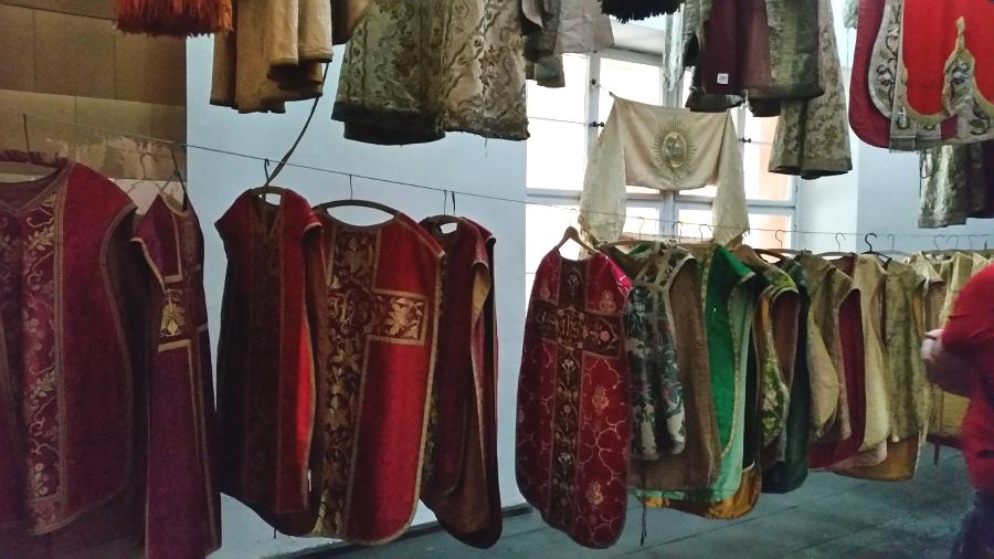 Przewodnik starannie budował napięcie. Opowiadał nam o historii kościoła wchodzącego w skład zabudowań klasztornych sióstr Benedyktynek zamieszkałych tu w XIII w.