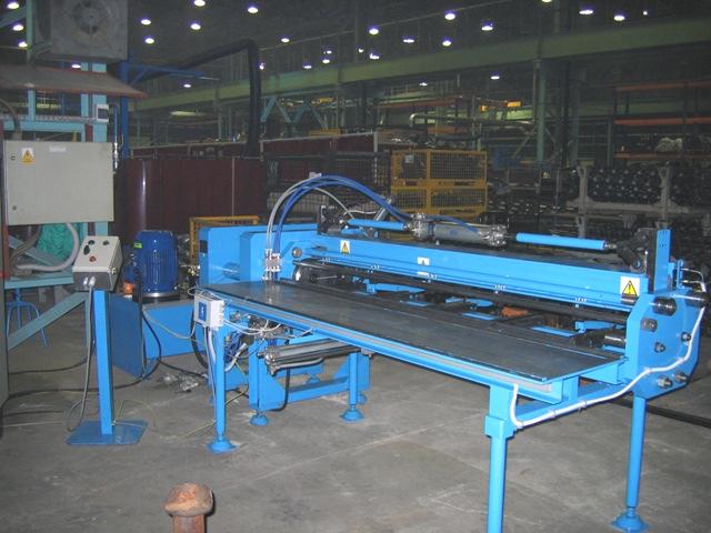 Obróbka Plastyczna Metali t. XVIII nr 2 (2007) Mgr inŝ. Bogusław CZARTORYSKI Instytut Obróbki Plastycznej, Poznań Gniazdo produkcyjne obciskania rur.