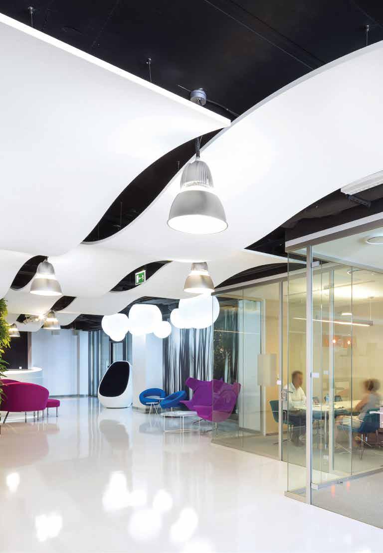 Panele mineralne - OPTIMA Curved Canopy Sufity wyspowe :::: 25 NAJWAŻNIEJSZE ZALETY ROZWIĄZANIA n Montaż w opcji wklęsłej lub wypukłej; n Pokryte śnieżnobiałą farbą nadającą wyjątkowy wygląd; n